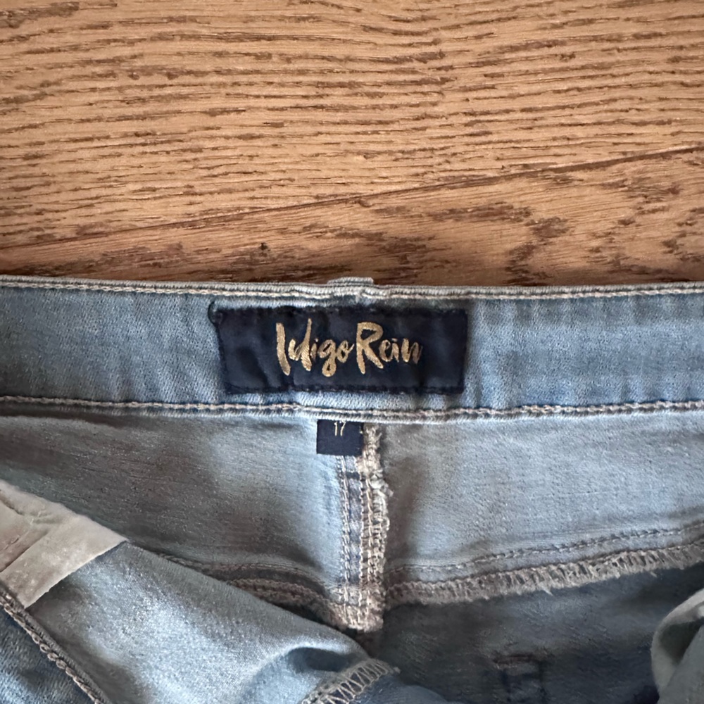 Jean Shorts - Picture 3 of 3
